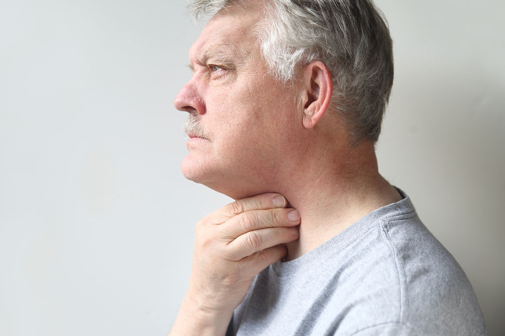 4 common symptoms of esophageal cancer